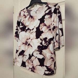 Calvin Klein Women's Floral Top. Short Open Sleeves. Size M
